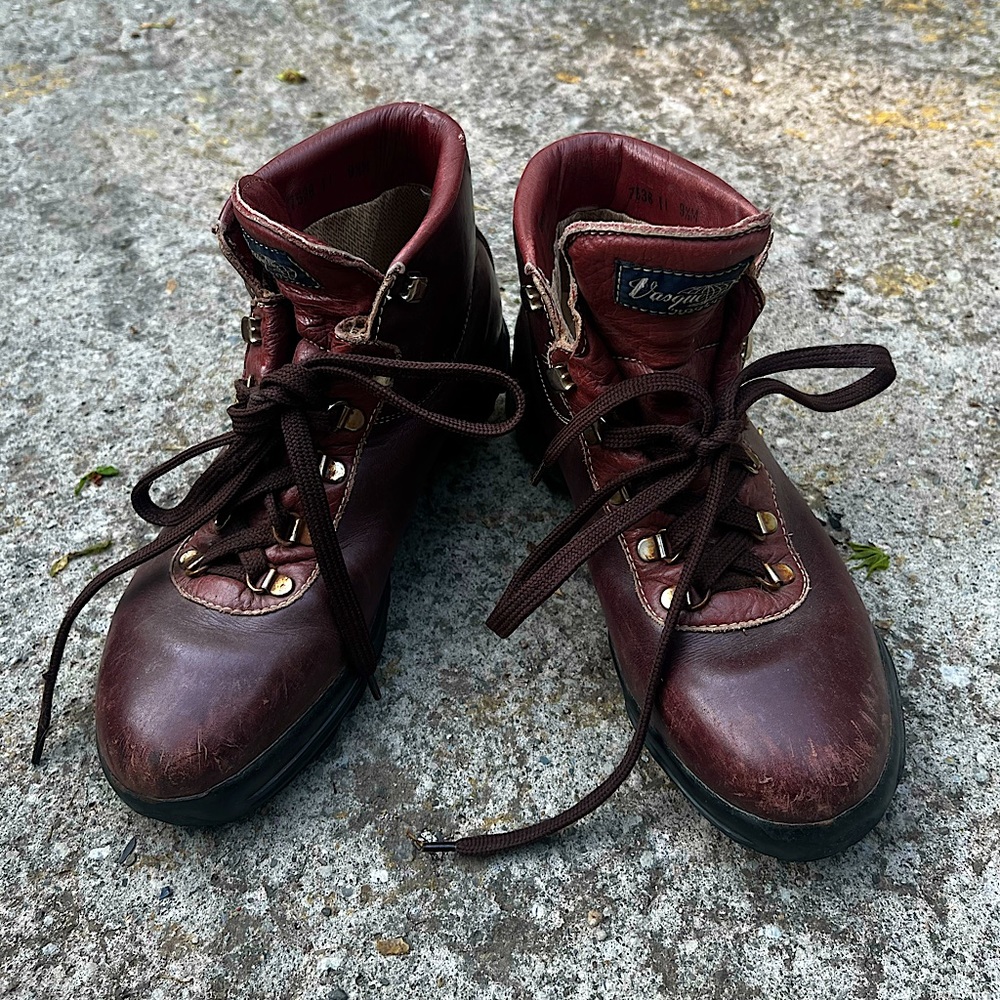 Gore-tex Grunge Red Hiking Boots